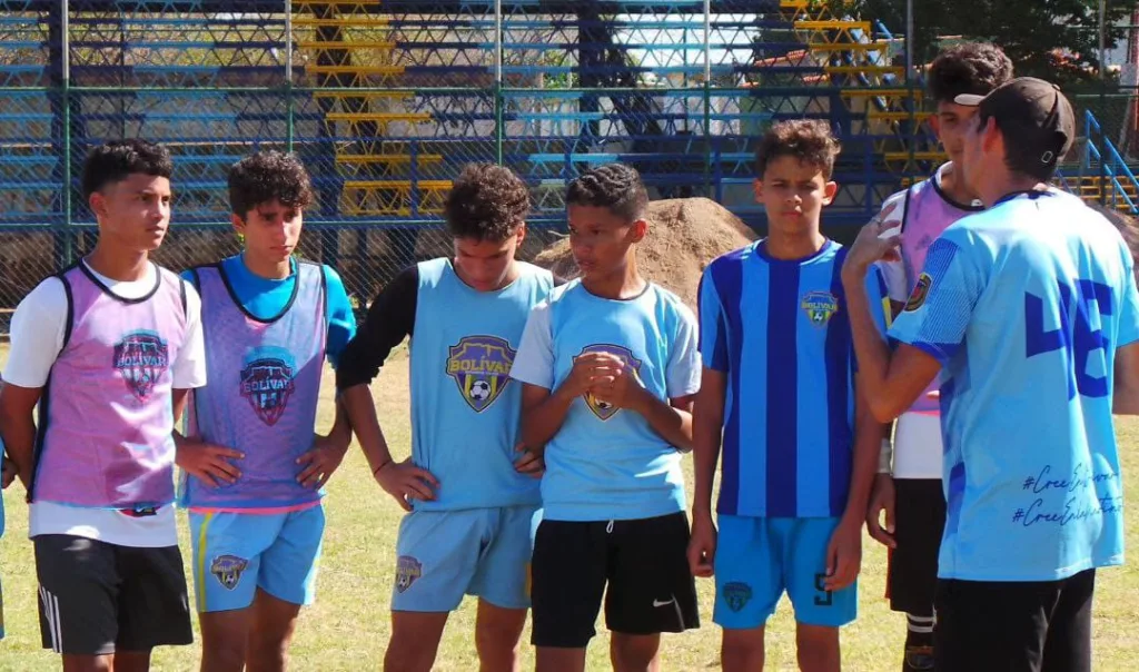 Escuela de Fútbol Bolívar Sports Club inició sus actividades