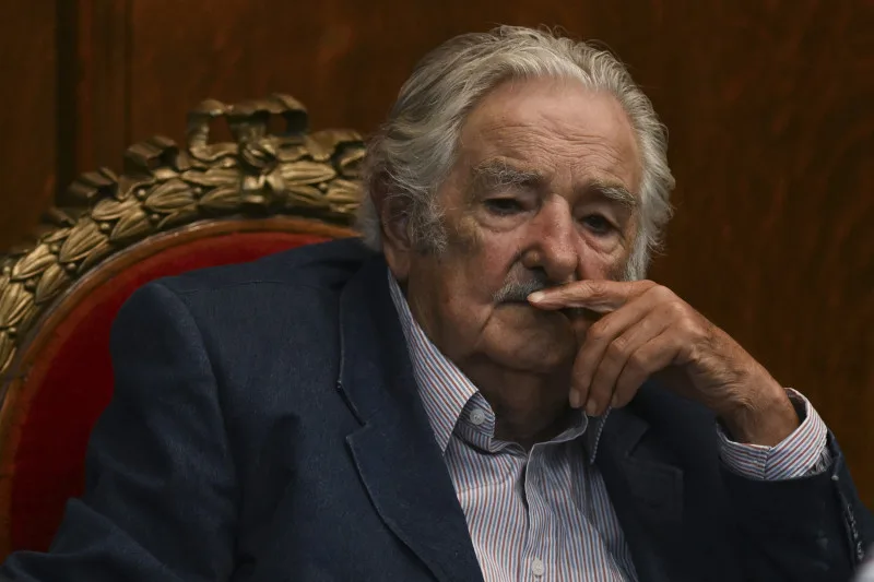 Expresidente uruguayo Mujica anuncia que tiene un tumor en el esófago