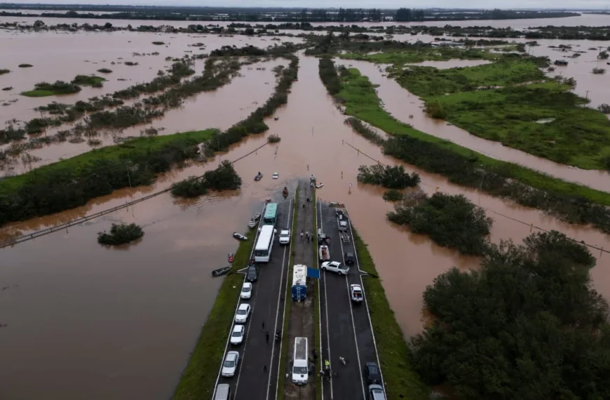 Aumentan a 57 los muertos por devastadoras lluvias en Brasil